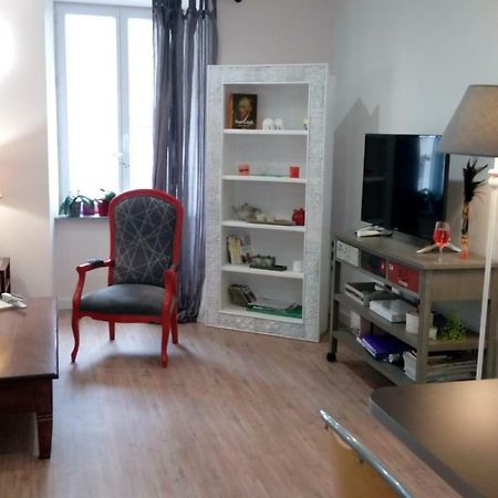 Les Chambres Hautes D'Anastasia Rodez Exterior foto