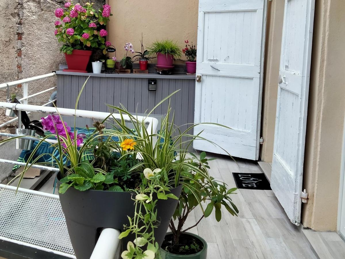 Les Chambres Hautes D'Anastasia Rodez Exterior foto
