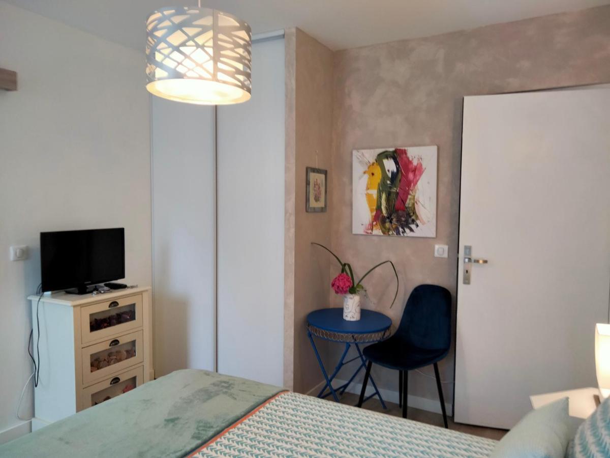 Les Chambres Hautes D'Anastasia Rodez Exterior foto