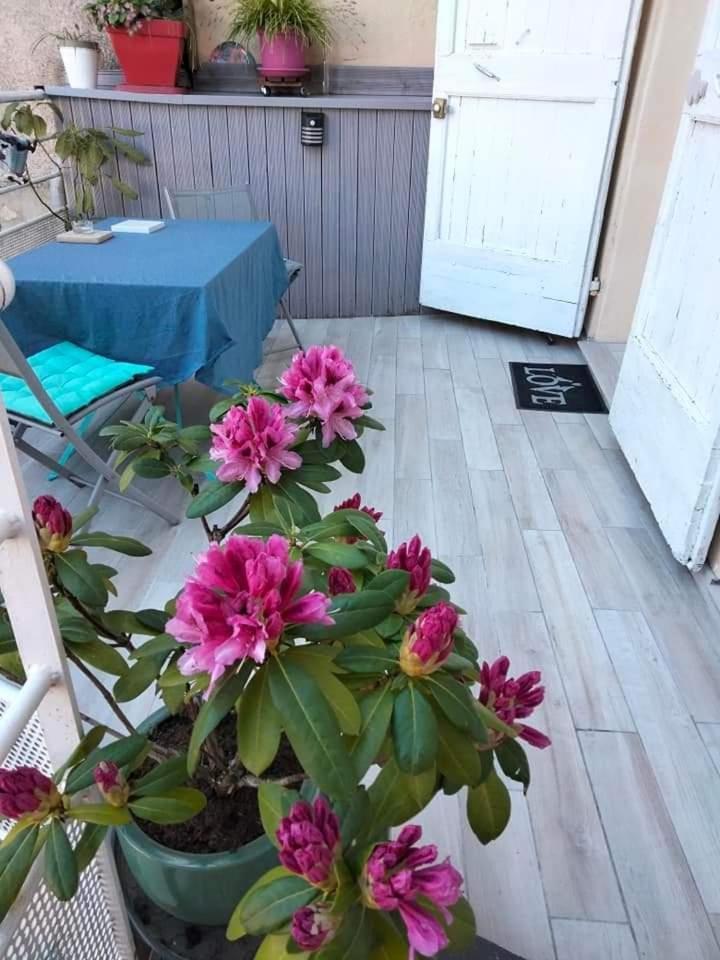 Les Chambres Hautes D'Anastasia Rodez Exterior foto