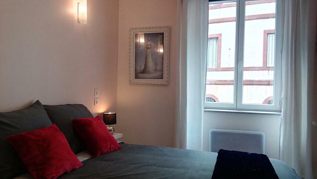 Les Chambres Hautes D'Anastasia Rodez Exterior foto